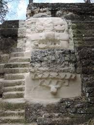 Restauraciones en Uaxactún